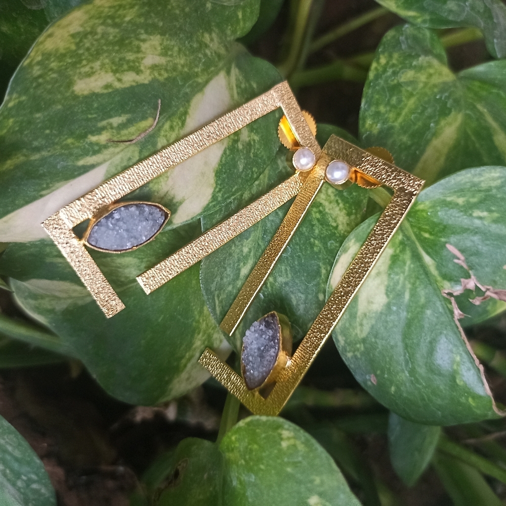 Handmade gold platted stone studded stud earrings - Picture 11 of 11